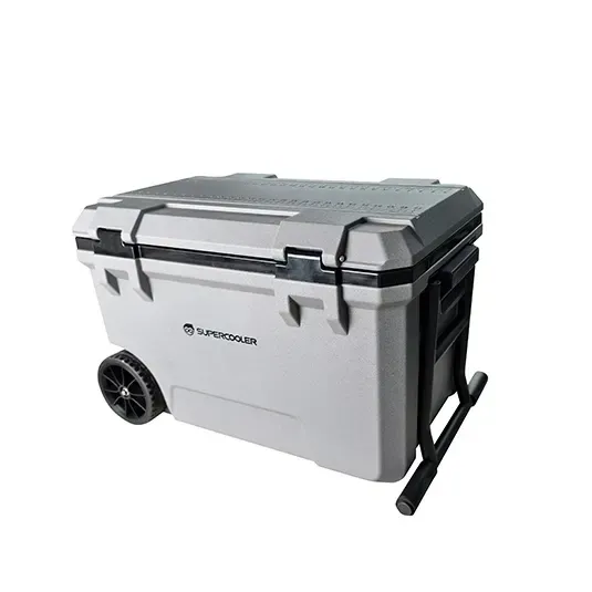 SPV-IB 50 L cooler with wheels, lid latches and the pull handle folded down.